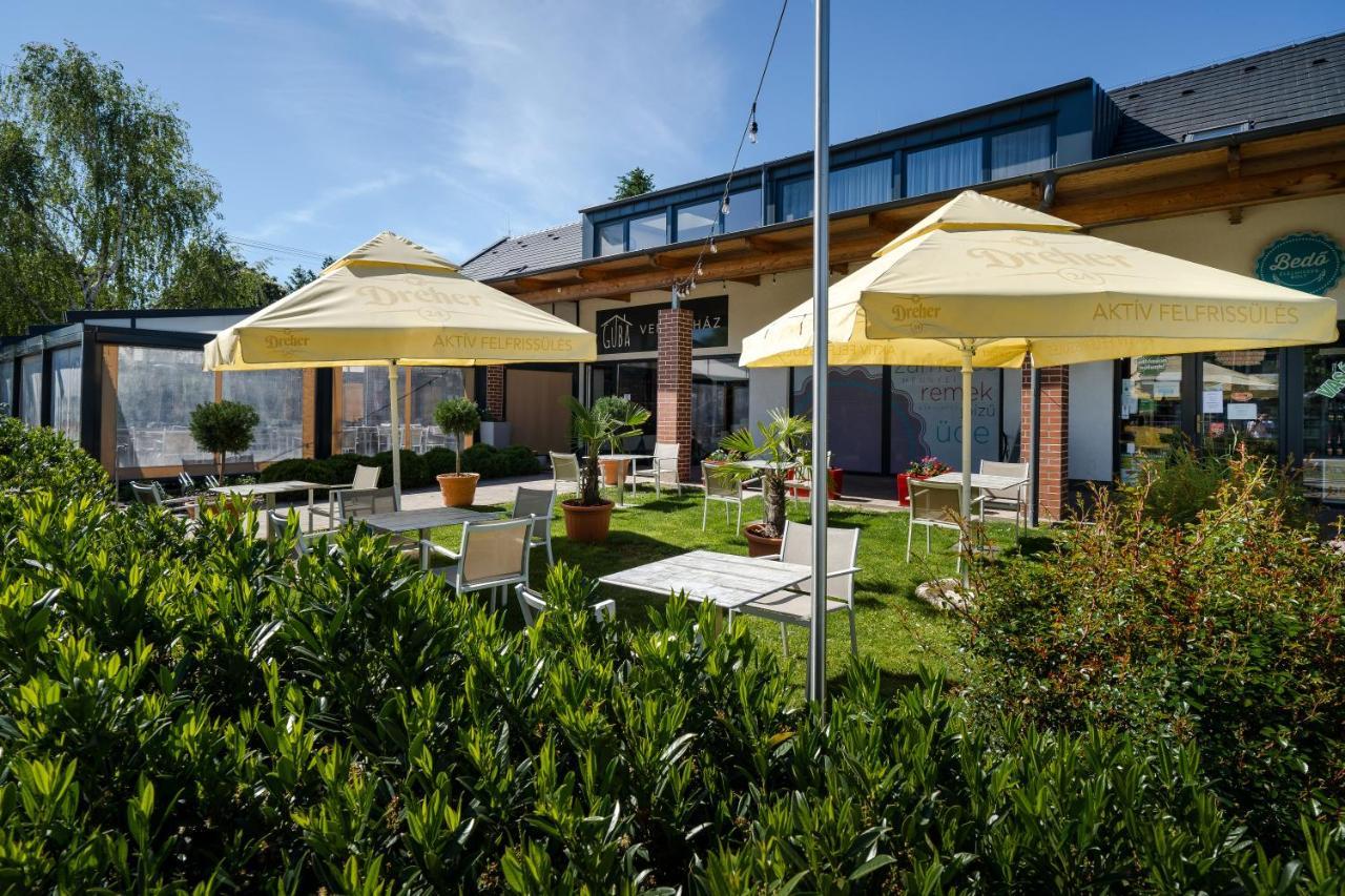 ホテル Pipacs Panir & Grill Garden Vendeghaz Győrújbarát エクステリア 写真