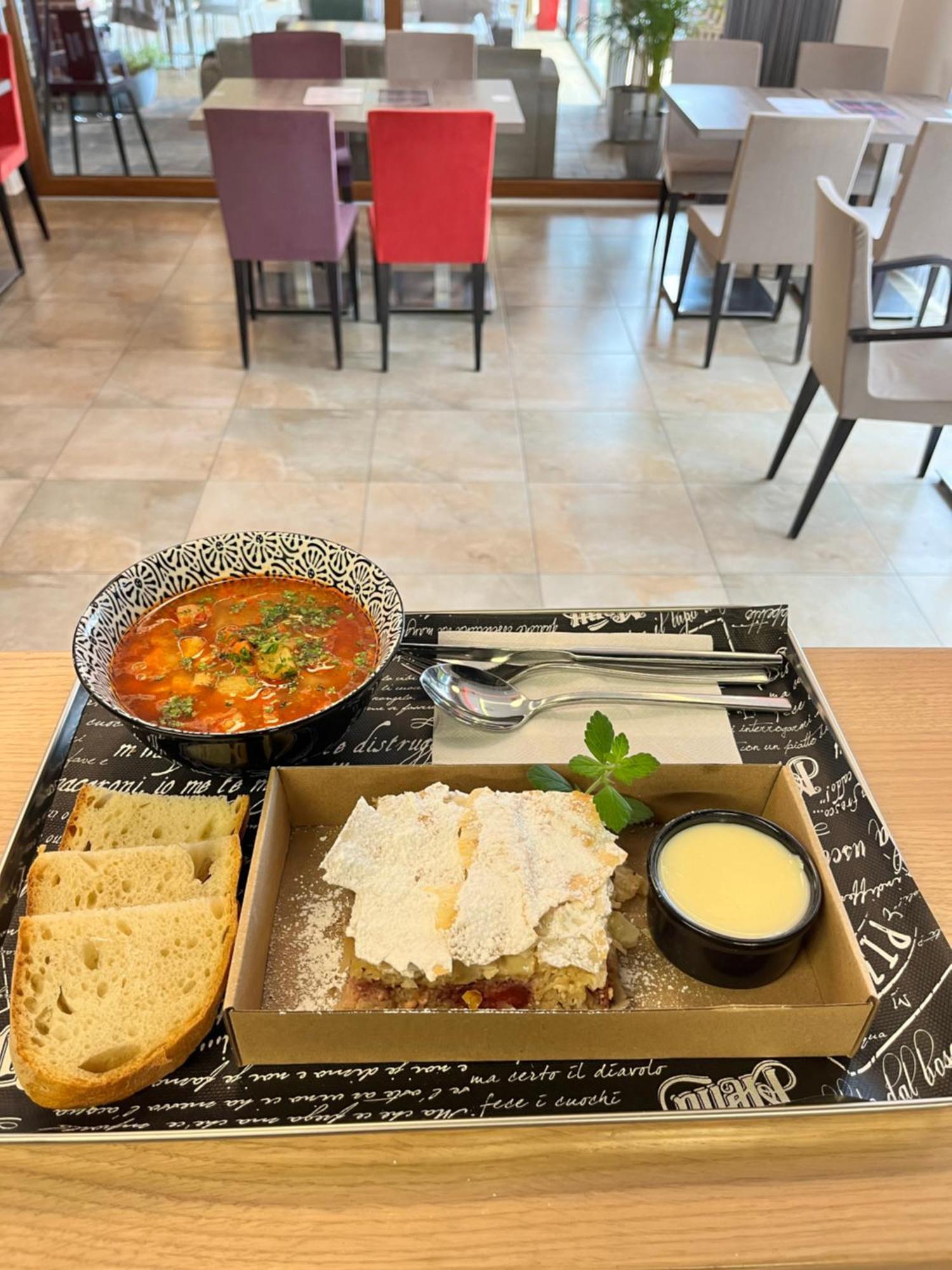 ホテル Pipacs Panir & Grill Garden Vendeghaz Győrújbarát エクステリア 写真