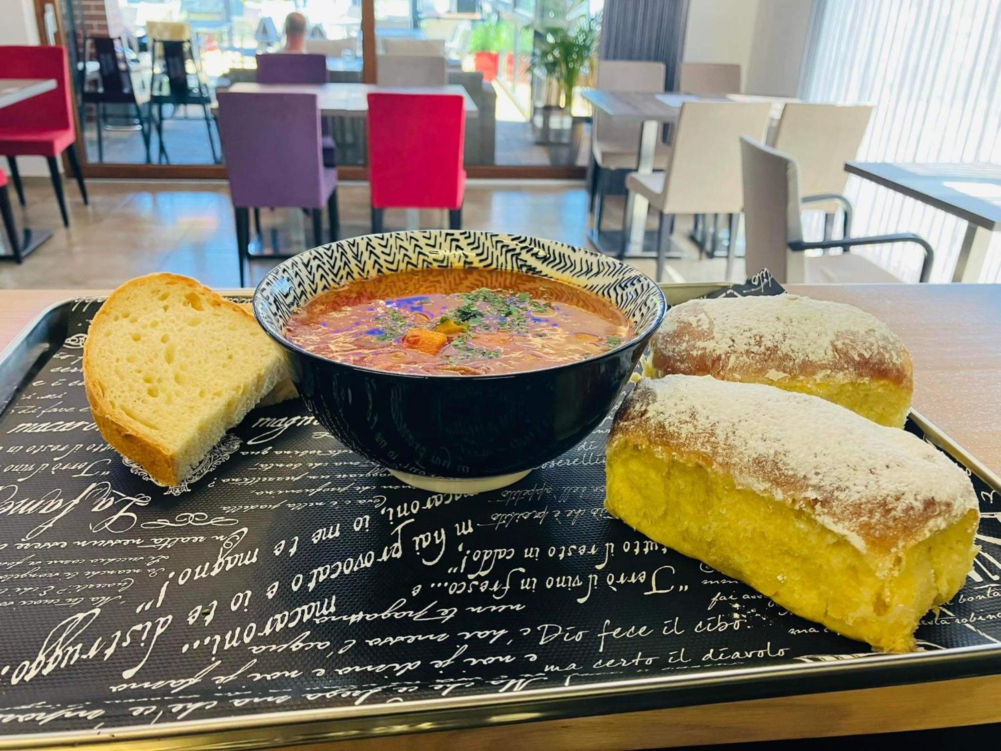 ホテル Pipacs Panir & Grill Garden Vendeghaz Győrújbarát エクステリア 写真